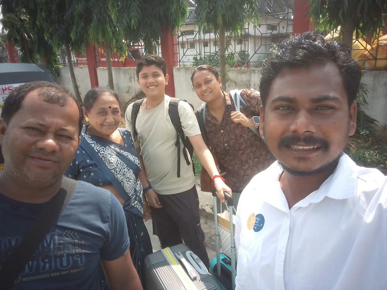 PalanQuin driver with family guests and luggage