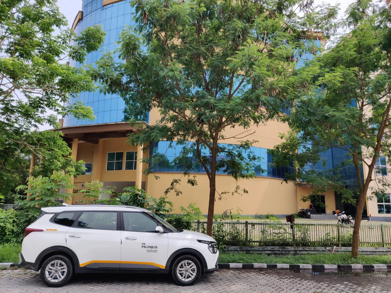 Kia Carens, The PalanQuin tourist vehicle